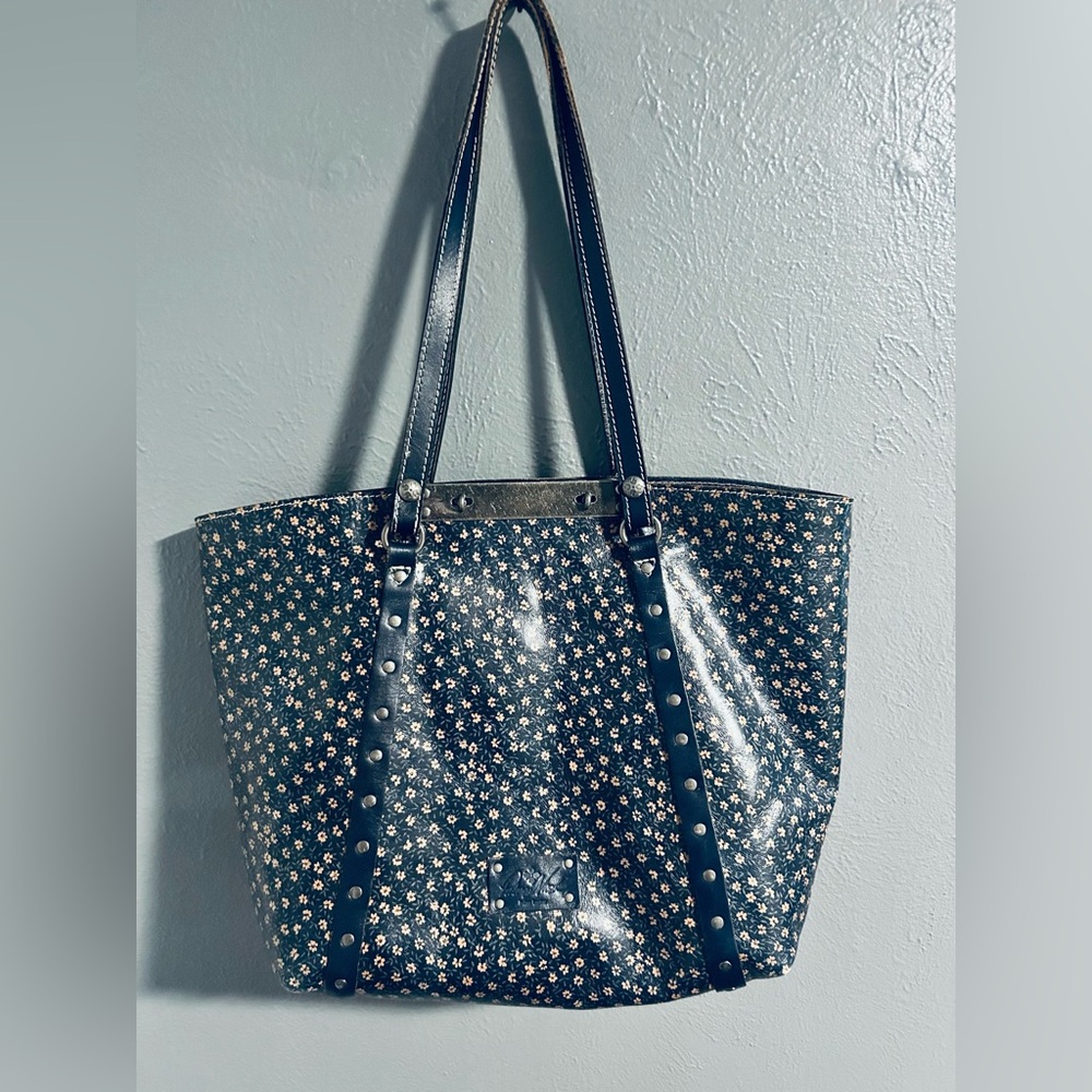 Beautiful Patricia Nash tote in excellent condition.